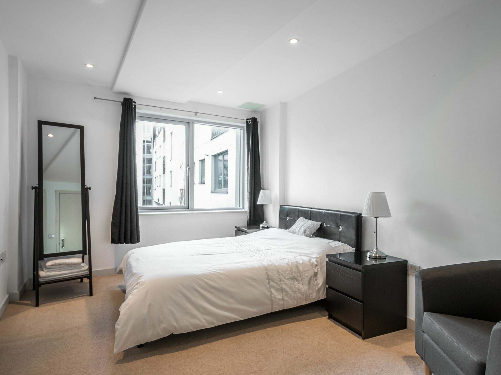 City Center Apartment Бедфорд Екстериор снимка