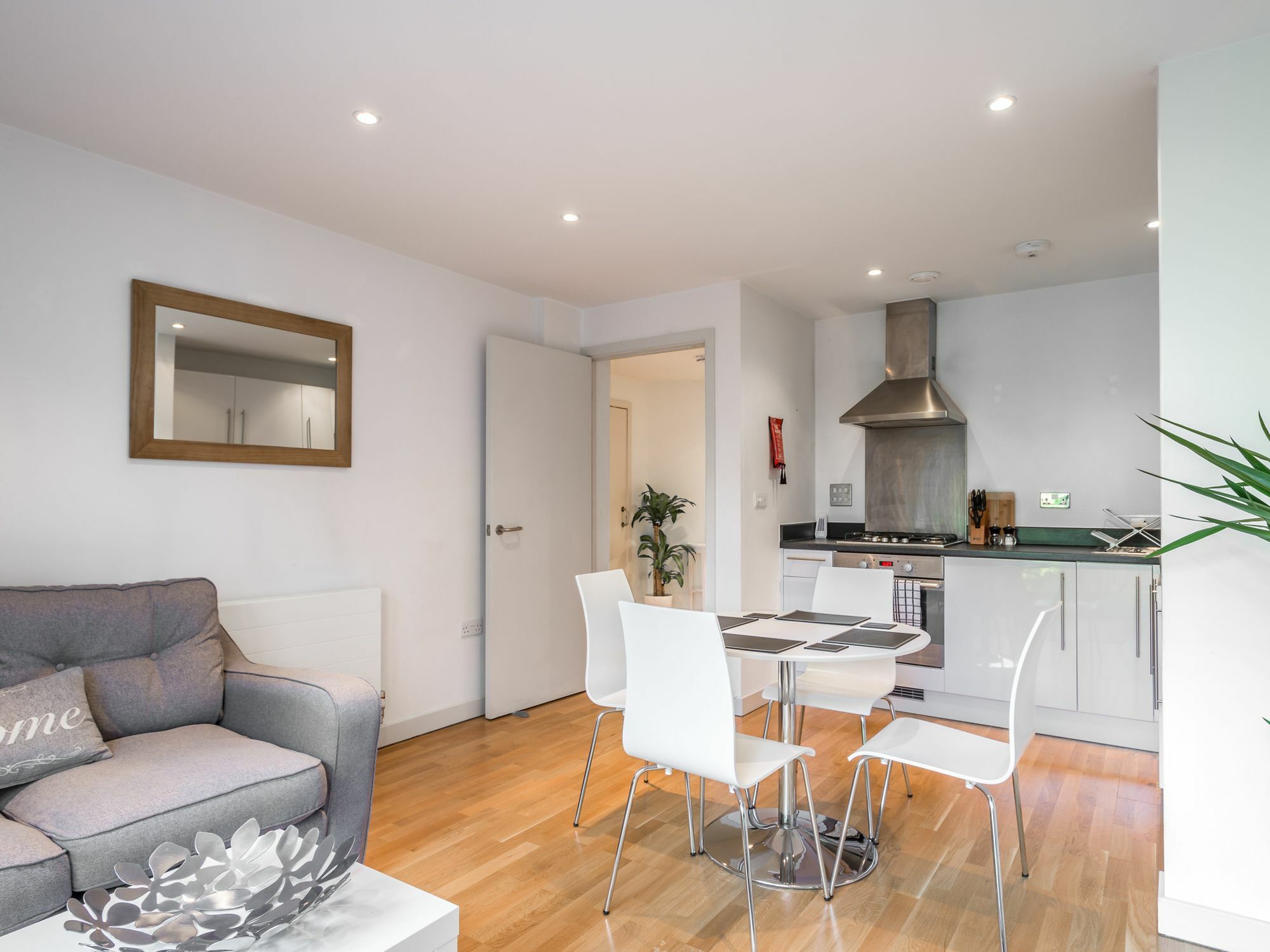 City Center Apartment Бедфорд Екстериор снимка
